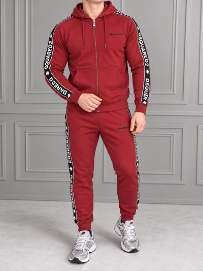 Bordo sportinis kostiumas su juostomis